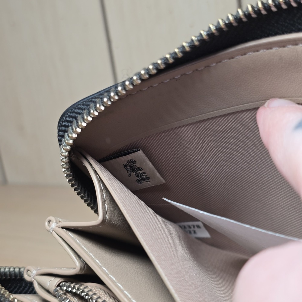 Coach Long Zip Around Wallet Black & White Checkerboard Print model CR622 Rare - Picture 10 of 16